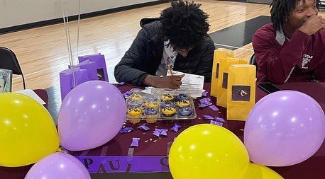 JohnsonEliteAAU's tweet photo. Want to give a huge shoutout to our boy Caleb for signing with Paul Quinn. They are a getting an absolute menace on defense! Proud of you man for all your hard work. Don’t stop working, the real grind starts now! #HighlightsToCollege #HighlightsVsEverybody https://t.co/HWqtqCqzUS