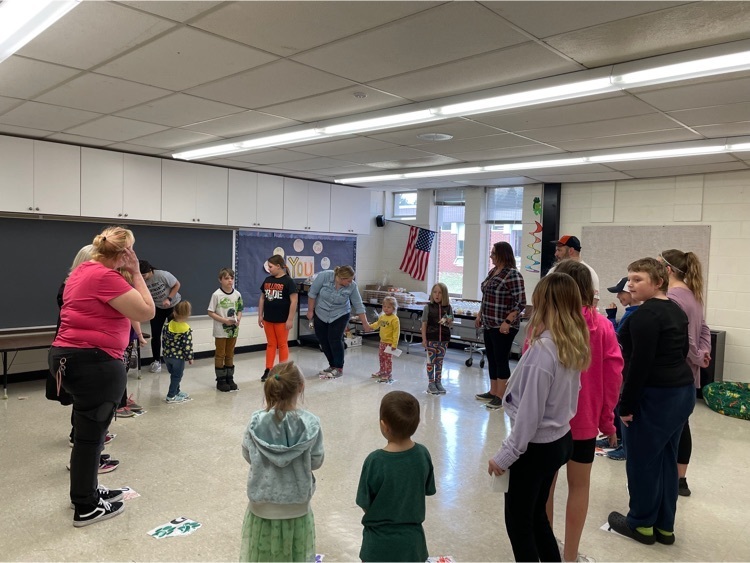 MesickSchools's tweet photo. Family Fun Night is in full swing! Everyone is having a great time. https://t.co/LVIPMM7sXV