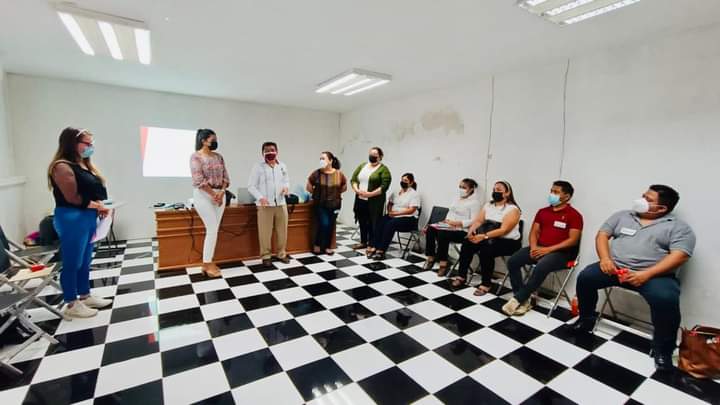 INDEFOS's tweet photo. La dirección de Capacitación y Concertación de #Indefos, concluyó el ciclo de talleres del Módulo 1 en Desarrollo Humano en el municipio de #Dzitbalché, en el cual participaron servidores públicos del H. Ayuntamiento y el presidente municipal, Profr. Roberto Herrera Maas. https://t.co/A8BFmqZzhl