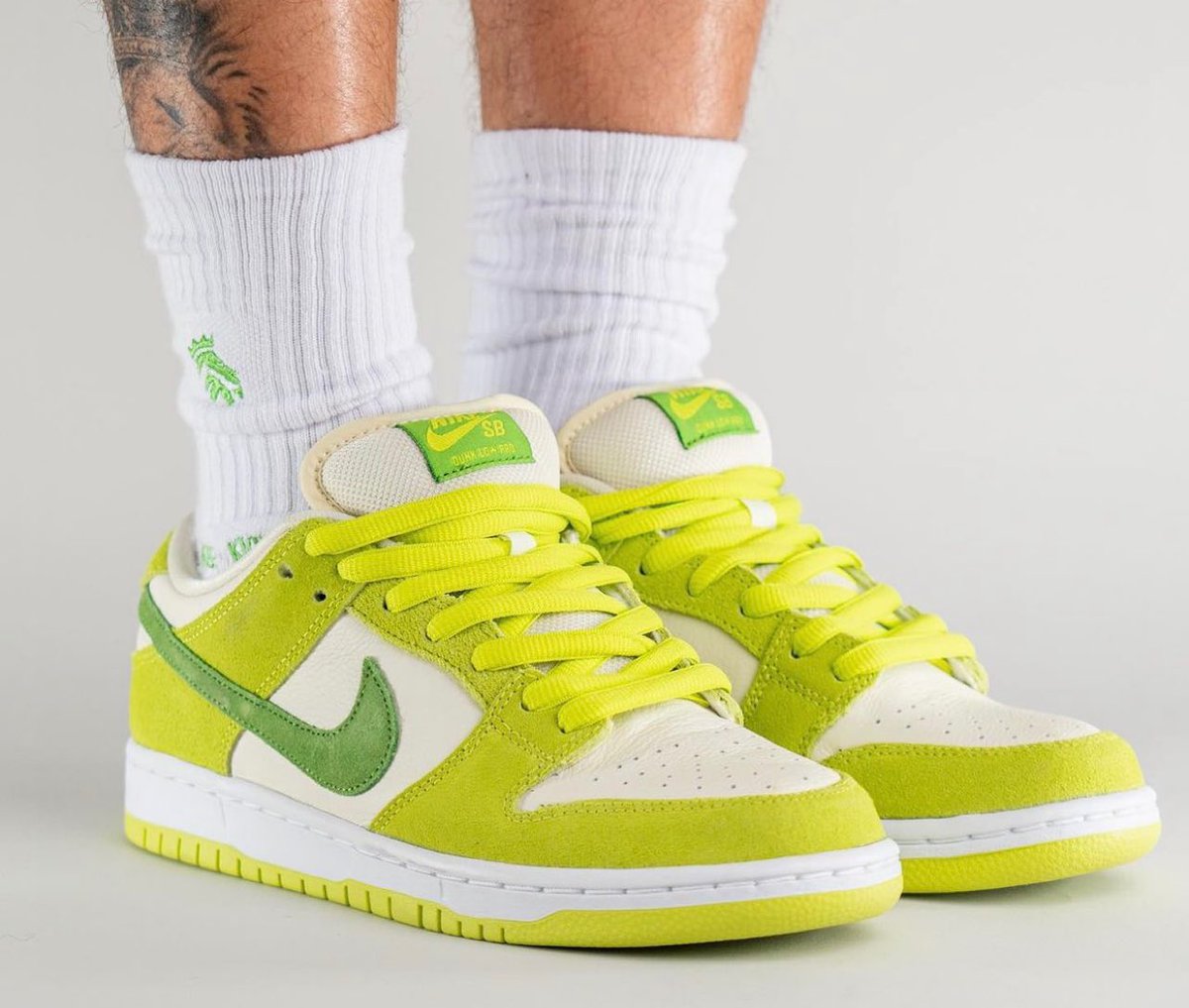 uptod4te's tweet photo. Nike SB Dunk Low Pro “Green Apple” On-Foot Look［ナイキSB ダンク フルーティパック ��リーンアップル スニーカー］［DM0807-300］
▼詳細はこちら▼
https://t.co/ppNE4s1yr3
TOP
https://t.co/CkDigwlKwl https://t.co/asaZDPF4pp