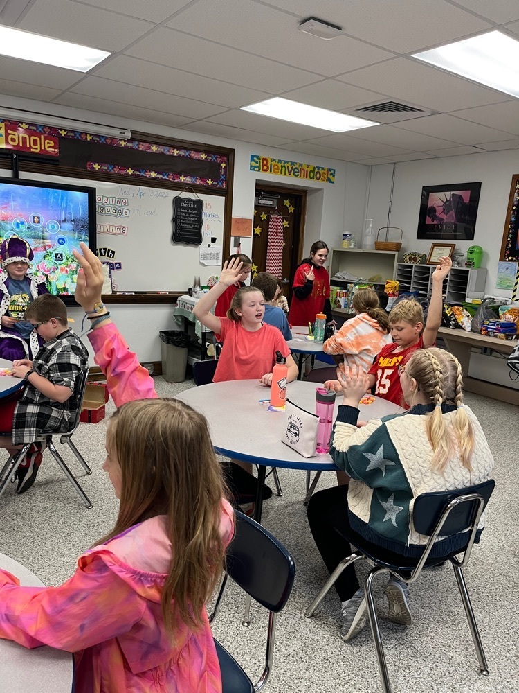 HSD5HE's tweet photo. Mrs. Bartlett’s fifth grade class had fun today doing a skit to show how the King taxed the colonists before the American Revolution.  Students were given gold (Starbursts) to use as tax money. https://t.co/RoIW0EQT89