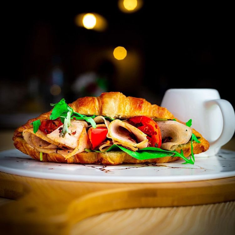 Sandwiches are wonderful. You don't need a spoon or a plate !!⁣  

Xana got you 🔥
⁣
#chefstalk #cheflife #chefxana #culinaryart #chefsofinstagram #everythingart  #foodBlogger⁣⁣
#FoodPhotography #professionalchefs #foodartchefs #chefstagram #croissant #sandwich