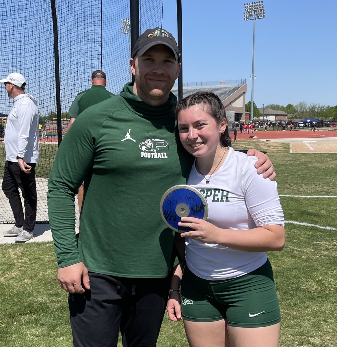 Tyrel_Lenard's tweet photo. Solid year for the disc squad. 6/7 PR’d today. I’m proud of your growth. Until next year! @EmilyPatel26 we got another week to break your record again! 🦅 https://t.co/MSYTyb1hFr