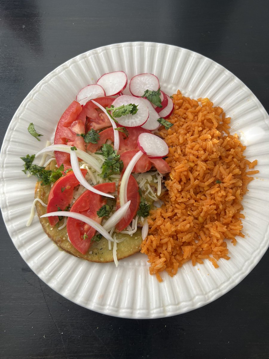 JetzoGarcia's tweet photo. I’ll eat bad today lol #HomeMadeEnchiladas https://t.co/xpdB2rP9eV