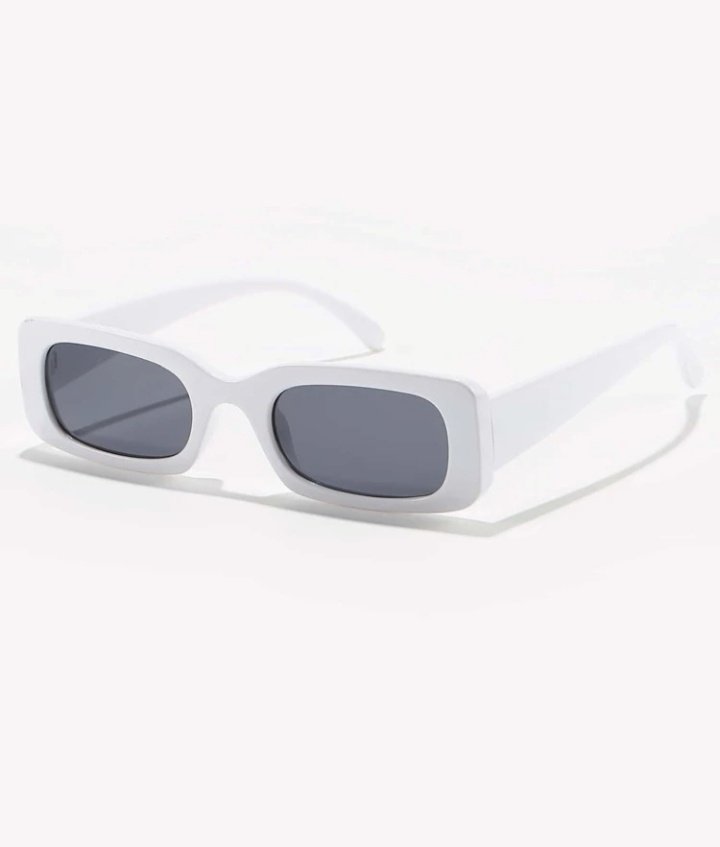 Mayanni11's tweet photo. Lentes obscuros y blancos 
#mayanni https://t.co/t7pgqjuYqB