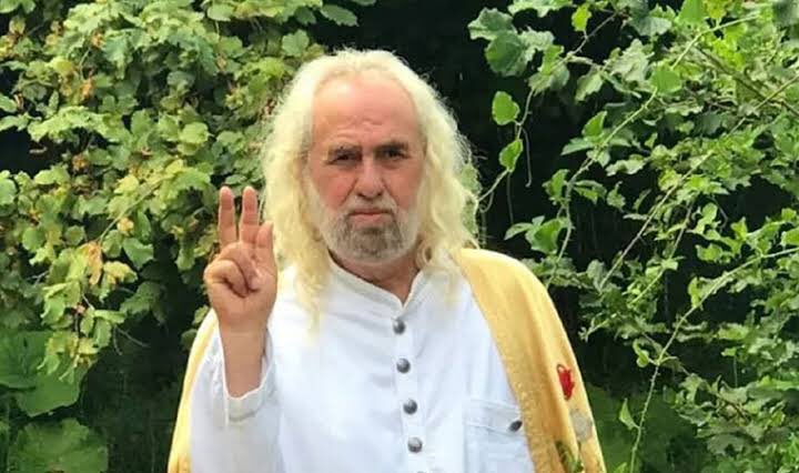 jurnalhabertr's tweet photo. 🗣Mesih olduğunu iddia eden Hasan Mezarcı:

"Su içmenin orucu bozacağına dair dînî ahkamı iptal ettim. Oruç tutanlar, su içersek orucumuz bozulur diye endişe etmesin; suyunu içsin, orucuna devam etsin." https://t.co/lc9T7XhO7F
