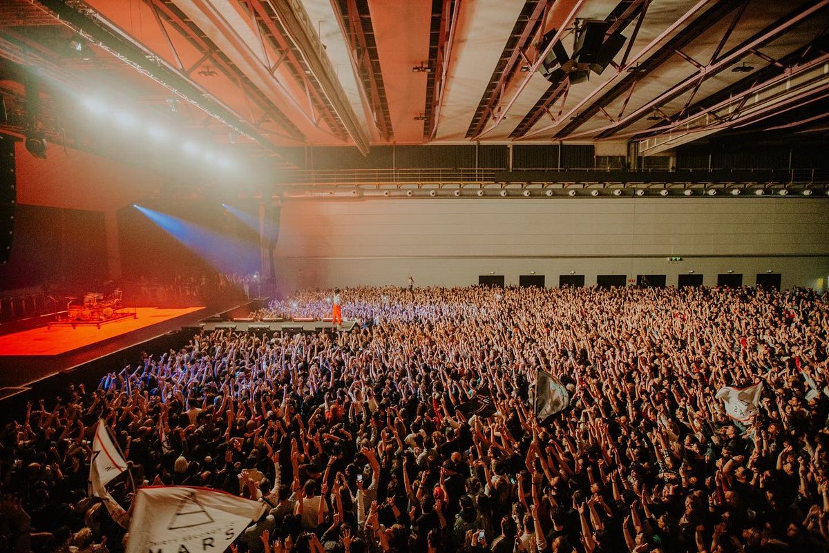 THIRTY SECONDS TO MARS tweet media