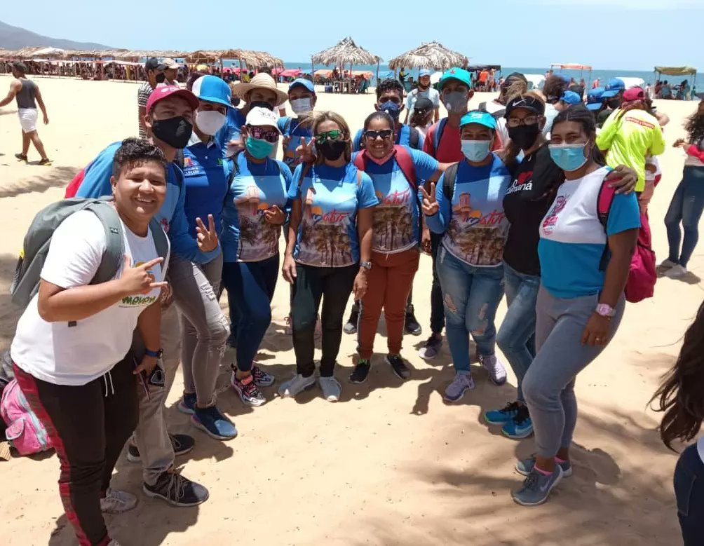 YO❤️CUMANÁ
Siguiendo instrucciones giradas por el alcalde <a href="/lossifontes/">LUIS JAVIER SIFONTES</a>,Imatur asiste a Jornada de Saneamiento Ambiental y Juramentación de equipos Voluntarios y Servidores a participar en el XXII Festival Recreativo del Vivir Bien,con la visita del tutor nacional César Yanez.