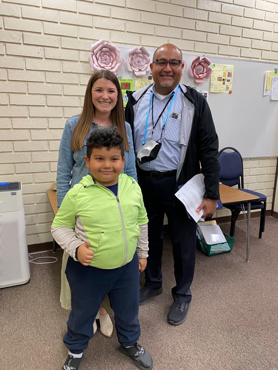 KathyBrownRR's tweet photo. Parent support, principal support and classroom support. It takes a village to raise a developing reader and writer. #RRworks #BTG #alvarado #hudson #earlyintervention #proudtobeLBUSD #provepossible #rrcna 📚📓 https://t.co/kOhlbtZNfI