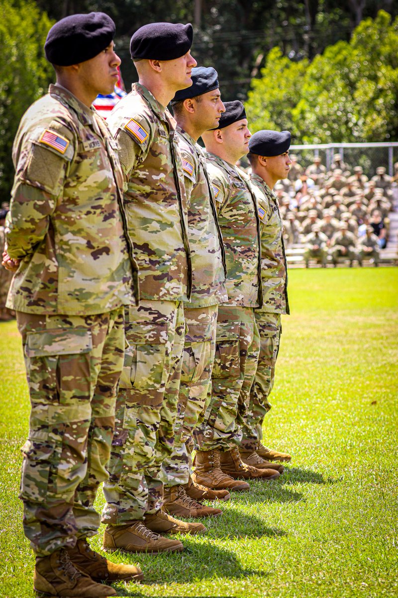 Here's a pic of our Best Squad from BLC Class 005-22💪🏽💪🏽💪🏽

These Soldiers earned the highest GPAs, exceptional #ACFT Scores, and kept each other motivated throughout the Course. 

They embodied our Army's #ThisIsMySquad Initiative and received proper awards for it.

#TrainToLead