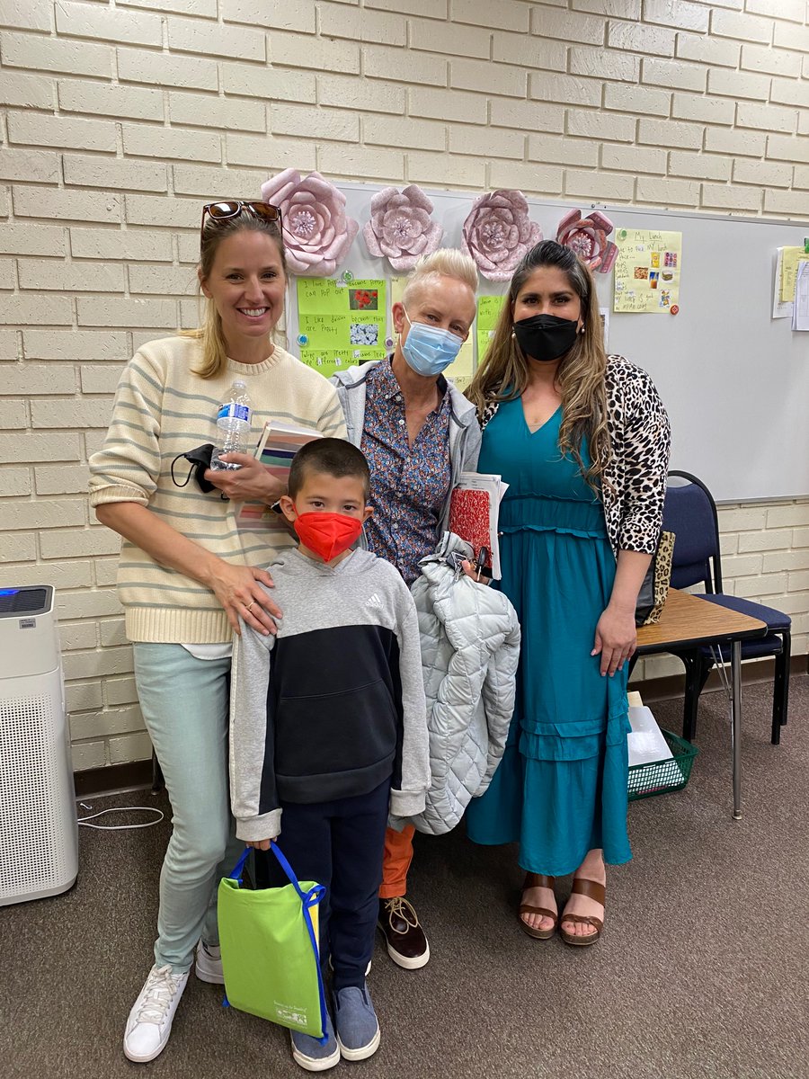 KathyBrownRR's tweet photo. Parent support, principal support and classroom support. It takes a village to raise a developing reader and writer. #RRworks #BTG #alvarado #hudson #earlyintervention #proudtobeLBUSD #provepossible #rrcna 📚📓 https://t.co/kOhlbtZNfI
