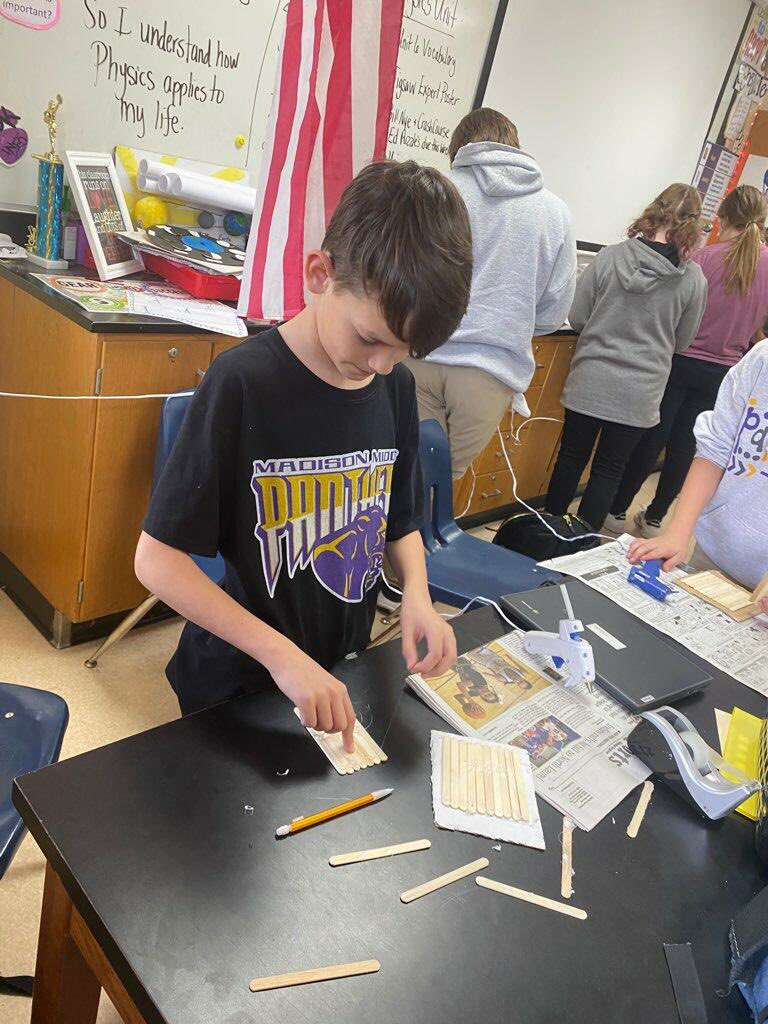 MMS_Panthers's tweet photo. Could you survive? #Design #ScienceSimulations #Huts #Rafts #Bridges #PantherPride #GreatDay2BAPanther https://t.co/zA1u7uTrF8