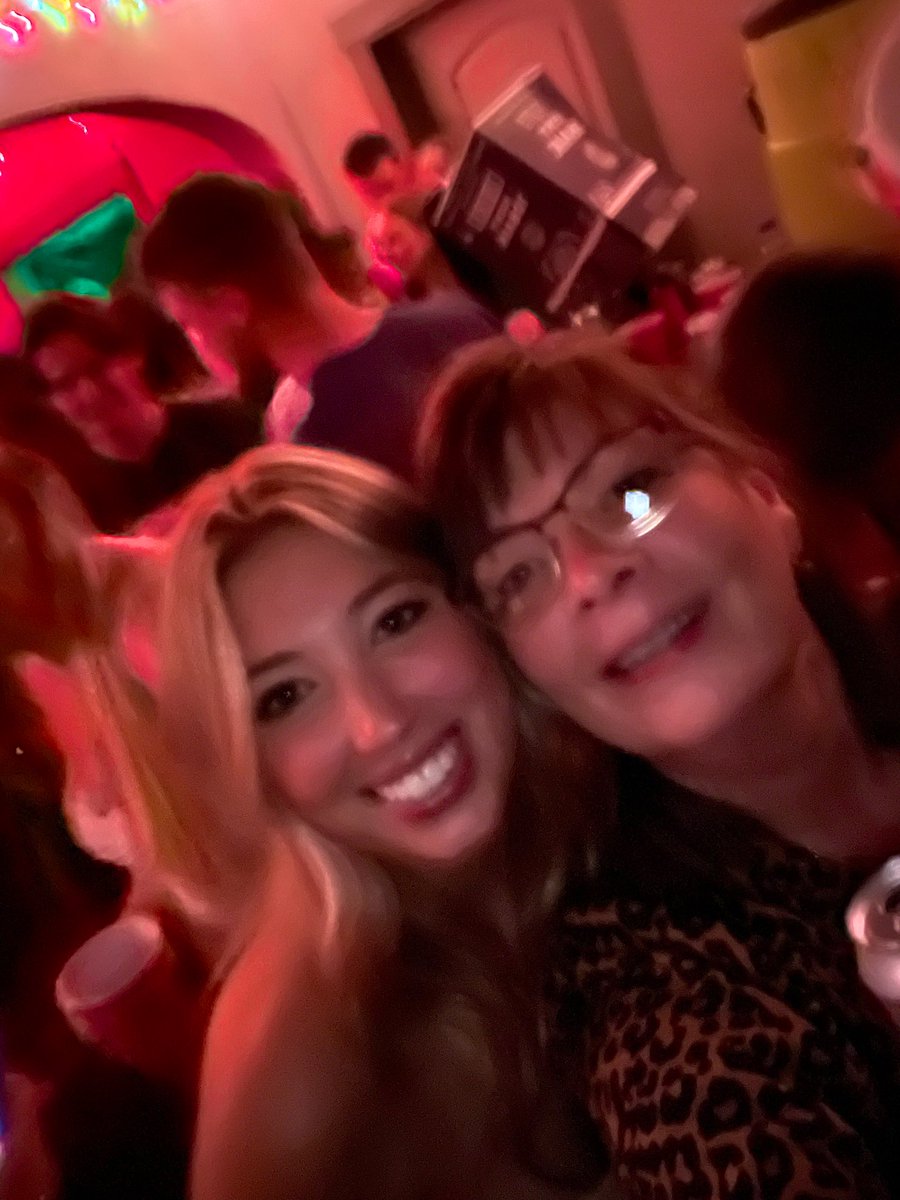 Kelly Papenberg tweet media