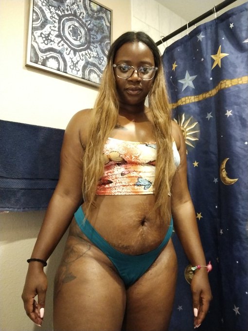 Butterflies are silent but always turn heads. 🤤 https://t.co/L5dzroJ7e8<a href="/tag/assrub"class="tags"><span>#assrub</span></a>