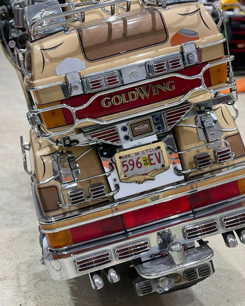 the_ornery_one's tweet photo. life... just wing it!
Pretty badass seeing this #goldwing get prepped & ready to ride to the coast!
#stayornery #moto #motorcyclecommunity #motorcycles #motovlog #supportthosethatsupportyou #coupleswhoride #longdistanceriding #longdistancerider #mototr⦠https://t.co/ztahDs2Aij https://t.co/TApiJIt7ua