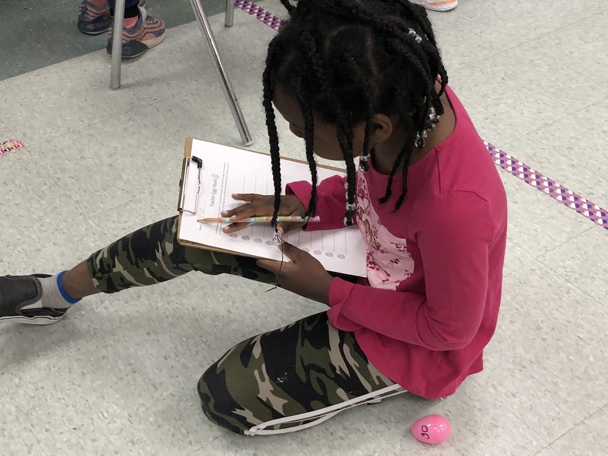 penheiro3's tweet photo. An Easter Egg Hunt with a difference. Finding eggs and doing math - who knew they would have so much fun?   @FCT_DPCDSB   @PargShelagh https://t.co/Kxu2K9Ji0O