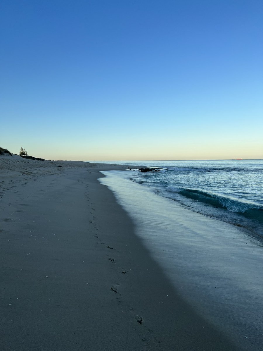 EmmaScanlan's tweet image. Best thing about school holidays? #emptybeaches