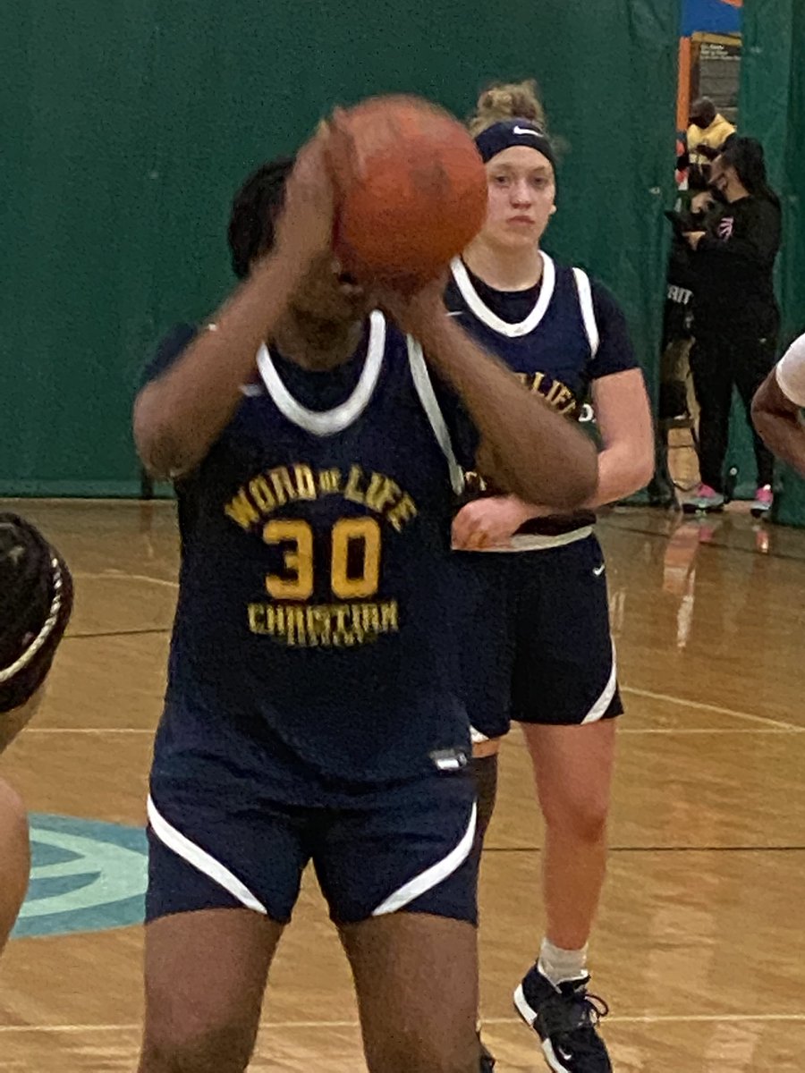MMBR_CoachGBell's tweet photo. 🏀REWIND WEDNESDAY CONTINUES🏀
👀Our last look at the standouts from the 21-22 High School and it's officially Spring Travel Time and the 1st LIVE Period is Next Week #MajorWork @mmbrmedia @MMBR_CoachKWill @CoachGarrisjr @SquadUpRecruits @sfpathletics @Elite_5050 https://t.co/xIjulcZSjN