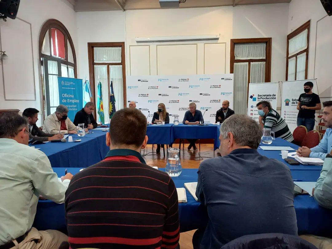 EducacionCyT's tweet photo. 👉 El Secretario @AColicignoOk y la Secretaria de la Producción @giorgi_debora participaron de la primera mesa de trabajo que se realiza con autoridades del Ministerio de Trabajo PBA, la Dirección General de Educación bonaerense, sindicatos y miembros de los sectores productivos https://t.co/ijrsiZUuKS