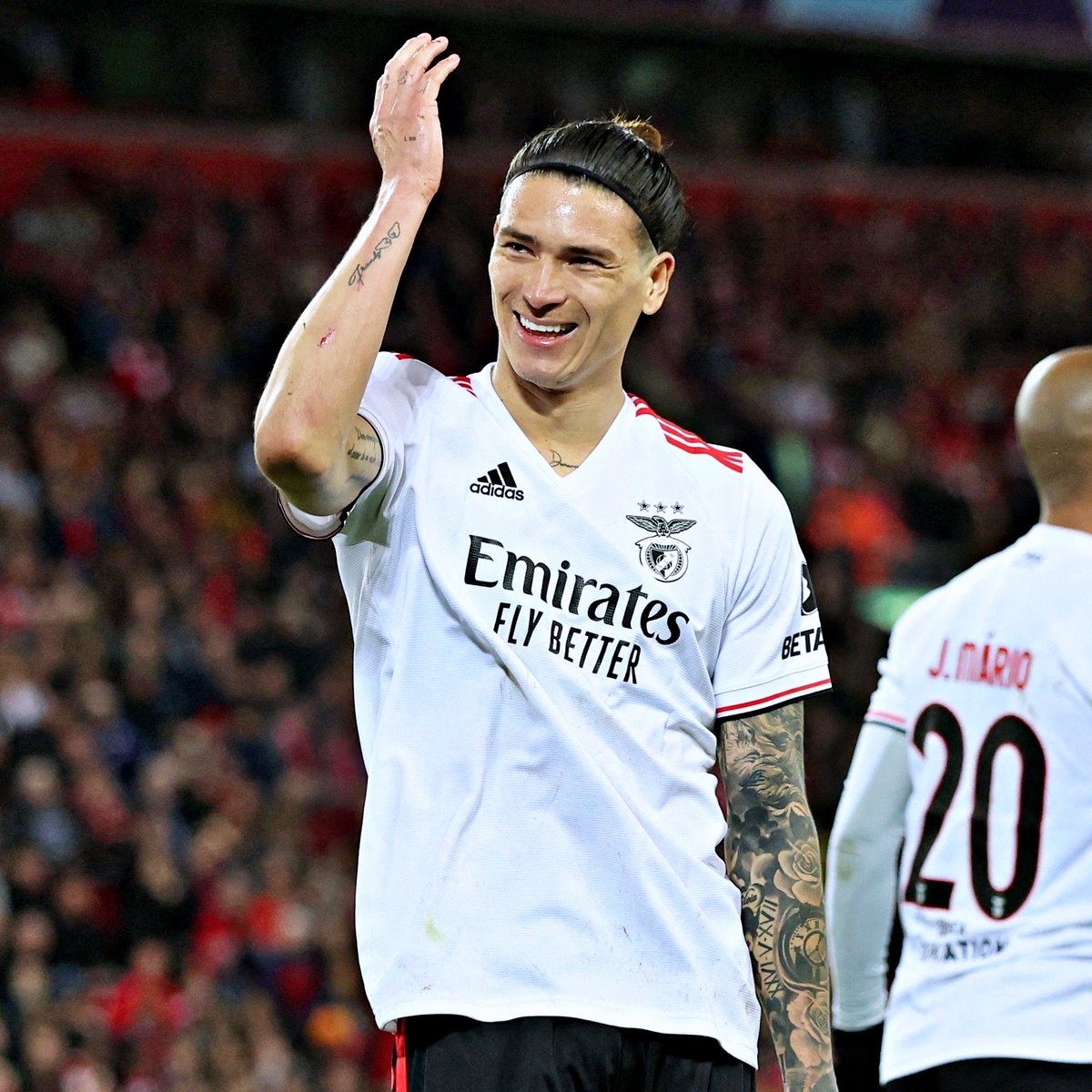 mundodabola's tweet photo. O que esse cara marca de gol é brincadeira. https://t.co/wXDgtCElRi