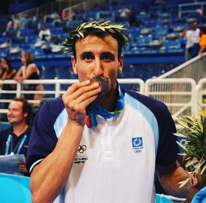 Día internacional del beso ❣️

😘🥇🏀