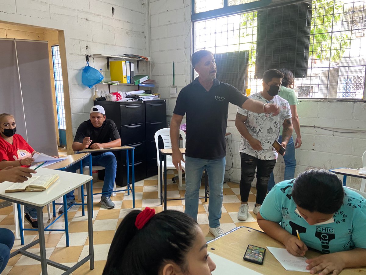 UbriacoInvestig's tweet photo. Estamos construyendo nuevos #lideres @ACNUREcuador https://t.co/X2XfpSlYj4