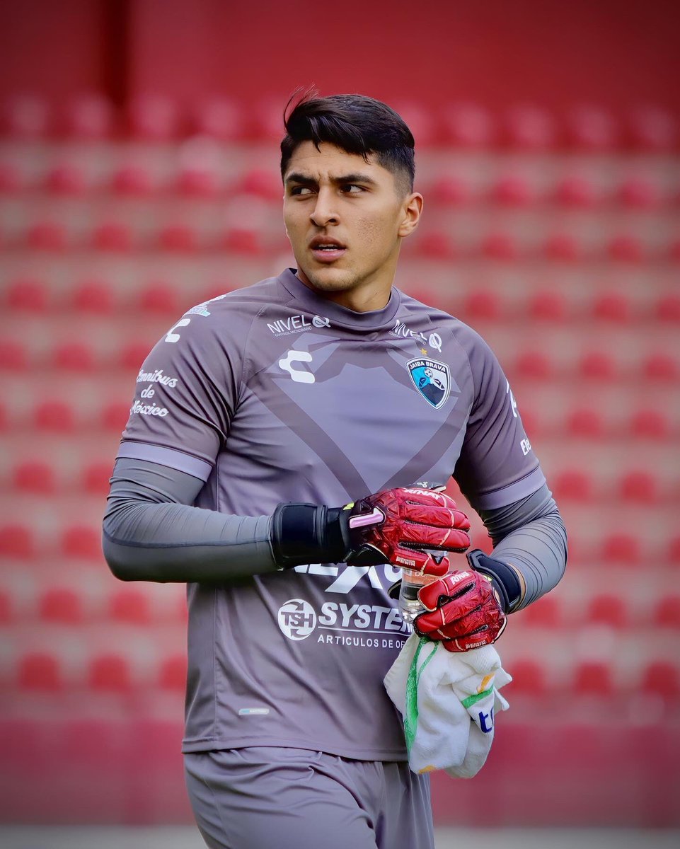 Erubiel__'s tweet photo. Feliz por este momento, un sueño, logro, meta, objetivo, reto hecho realidad, a seguir trabajando por más momentos como estos💙🙏🏽
#amoralabrava 💙🦀
@TMFCoficial https://t.co/SvR6Qq63FH