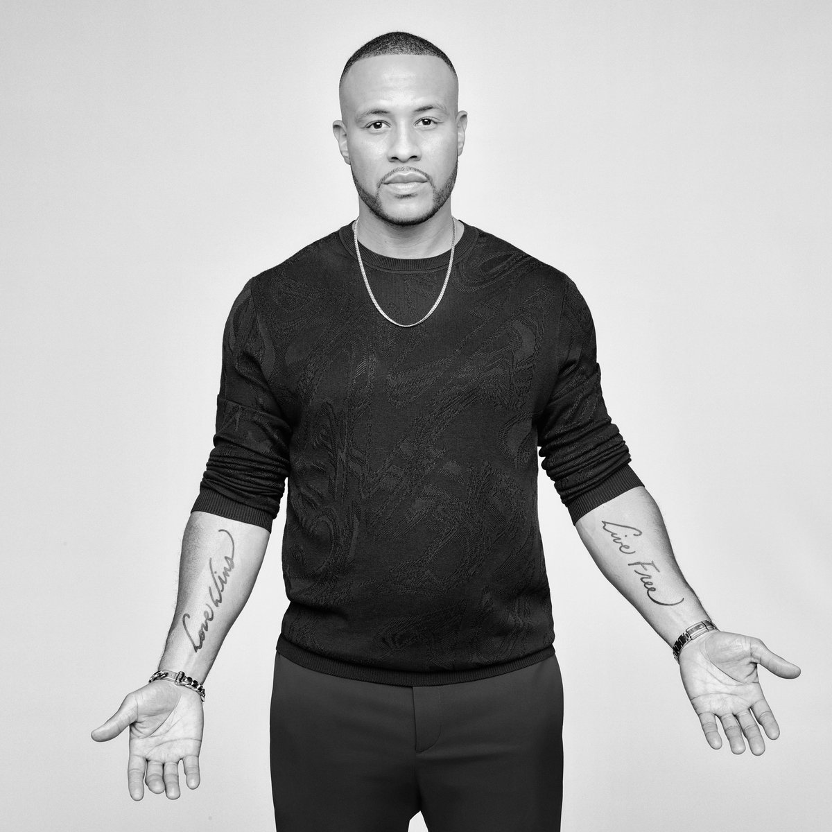 DeVonFranklin's tweet photo. This birthday feels like a rebirth — grateful and excited for everything this true year will bring! 💫🖤This is 44. #livefree https://t.co/wln13QlgI8