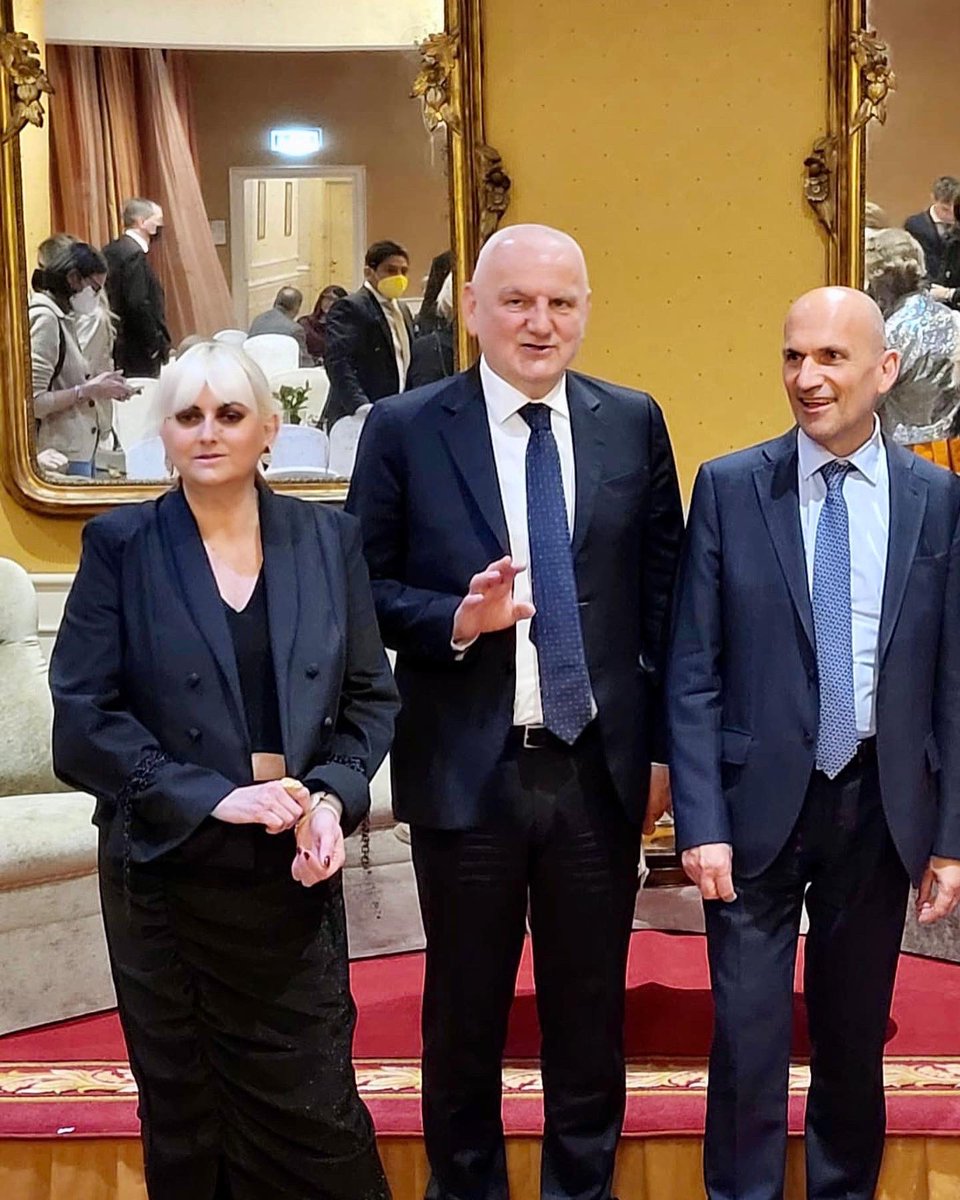 Arrivano gli investimenti sulla moda. Lo ha detto al Salotto di Patrizia Finucci Gallo l’assessore regionale alle attività produttive,Vincenzo Colla