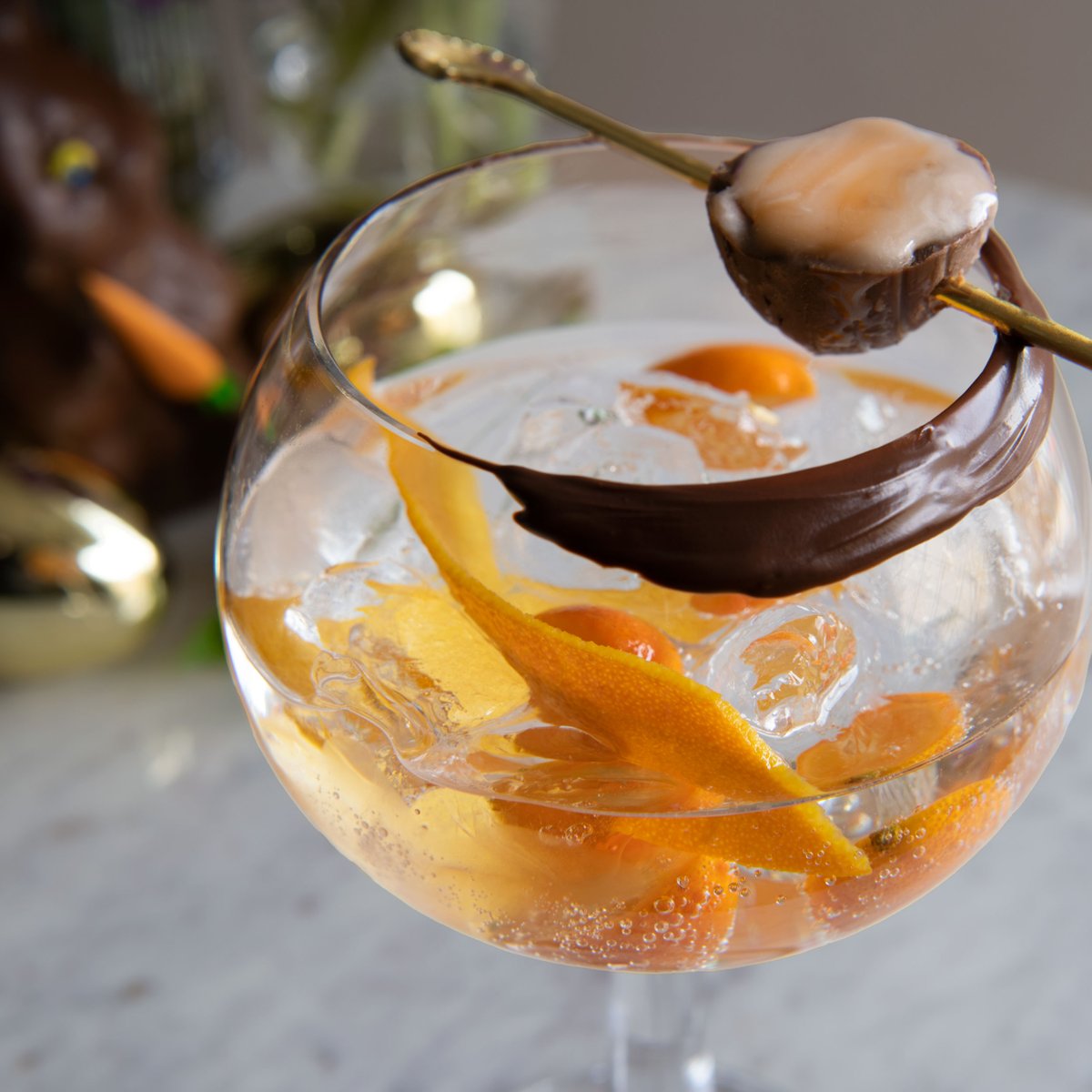 NOLETSGins's tweet photo. The recipe for this Chocolate + Orange Gin + Tonic is here, https://t.co/8SKynuoOEz It takes a little prep, but Easter Brunch will be all the better with it!
#GinandTonic #NOLETS #Infused #ChocolateEgg #Brunch #Easter #EasterCocktail https://t.co/om1W5WsgGA