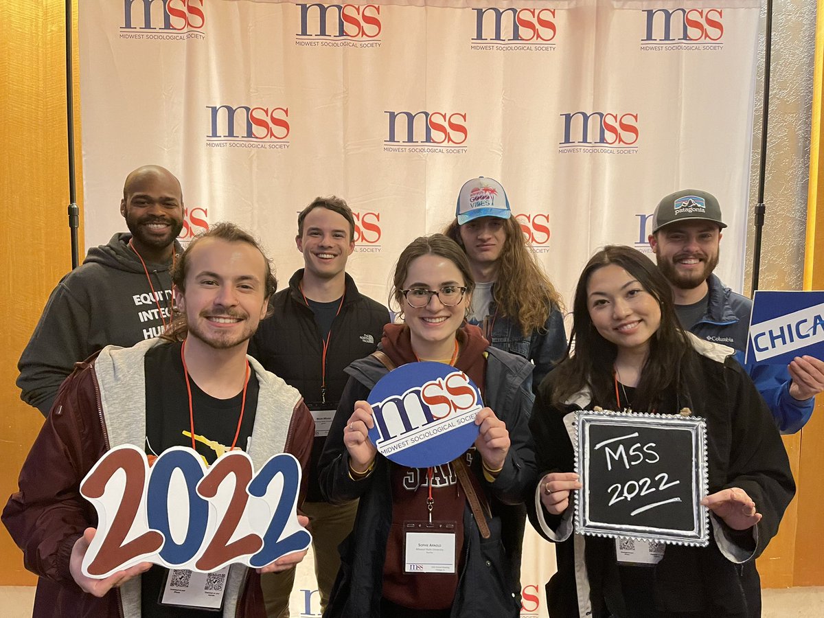 hercmsu's tweet image. “You guys are Bears!”

We made it to Chicago and checked in for the @MidwestSoc Conference! Getting dinner to gear up for a great day tomorrow! #GoBears