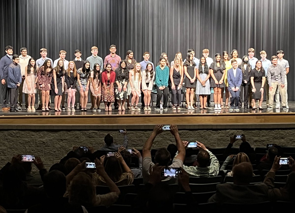 cooperlearns's tweet photo. Congratulations to the William Mason High School 2022 National Honor Society Inductees. Proud of these amazing young scholars. #MasonMoment @WilliamMasonNHS @bobby__dodd @MasonSchools @shubab https://t.co/FgjJ0AhgbC