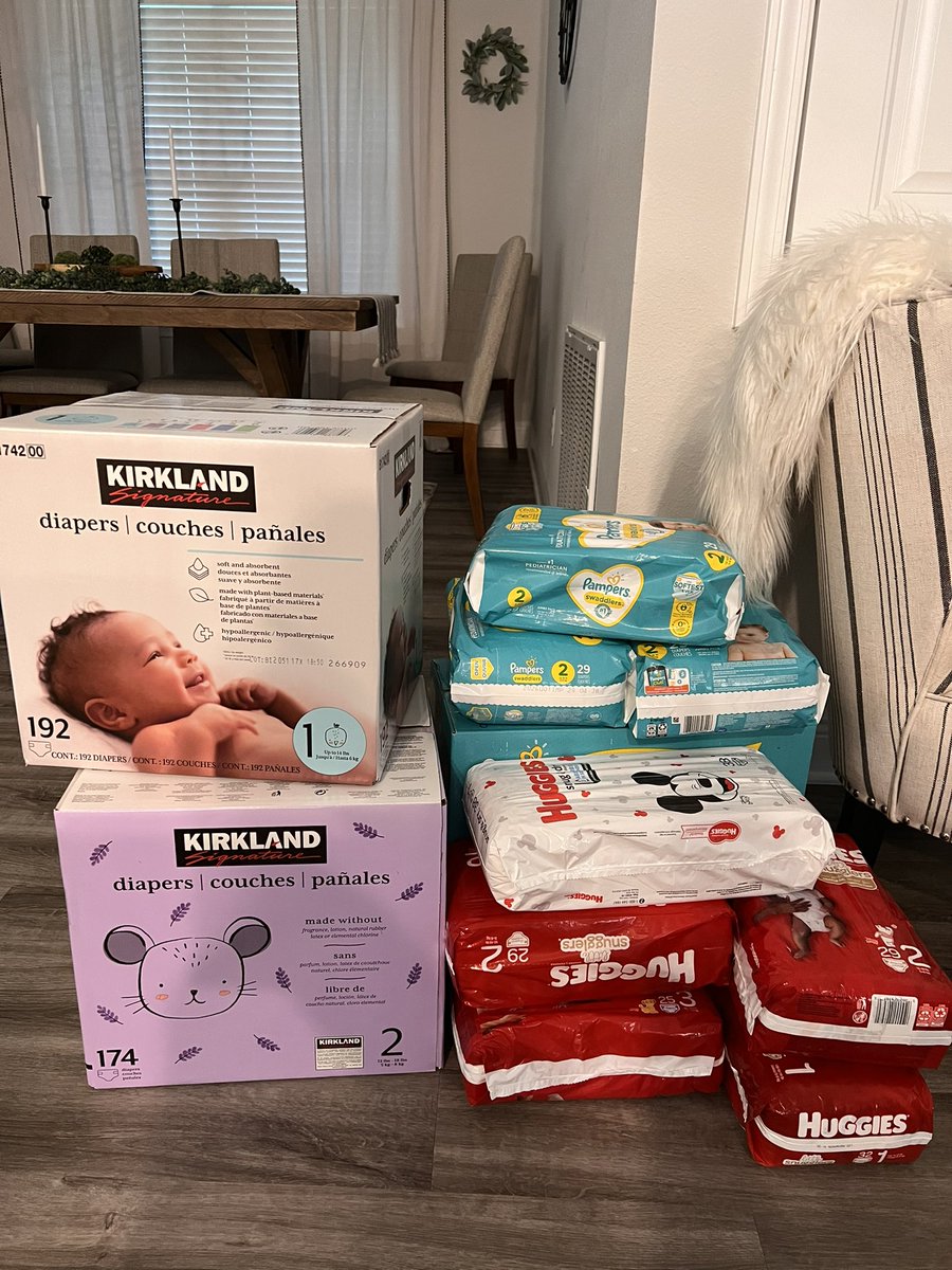 Thank you to everyone at <a href="/DicksonTigers/">E.R. Dickson Tigers</a> for the gifts for my Georgia Rose 😊