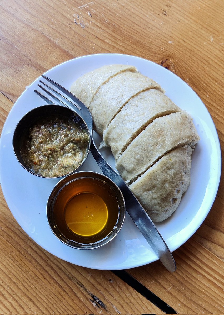 NGTIndia's tweet photo. #DailyShot: A steamed bun served alongside mint #chutney and ghee, siddu is had throughout Himachal as breakfast. Sriparna Samajdar (@sriparnasam008) snapped this plate in Naggar. Send us your #GlocalGrub entries with the theme in the subject line at contest@natgeotraveller.in. https://t.co/9w0DLvT92m