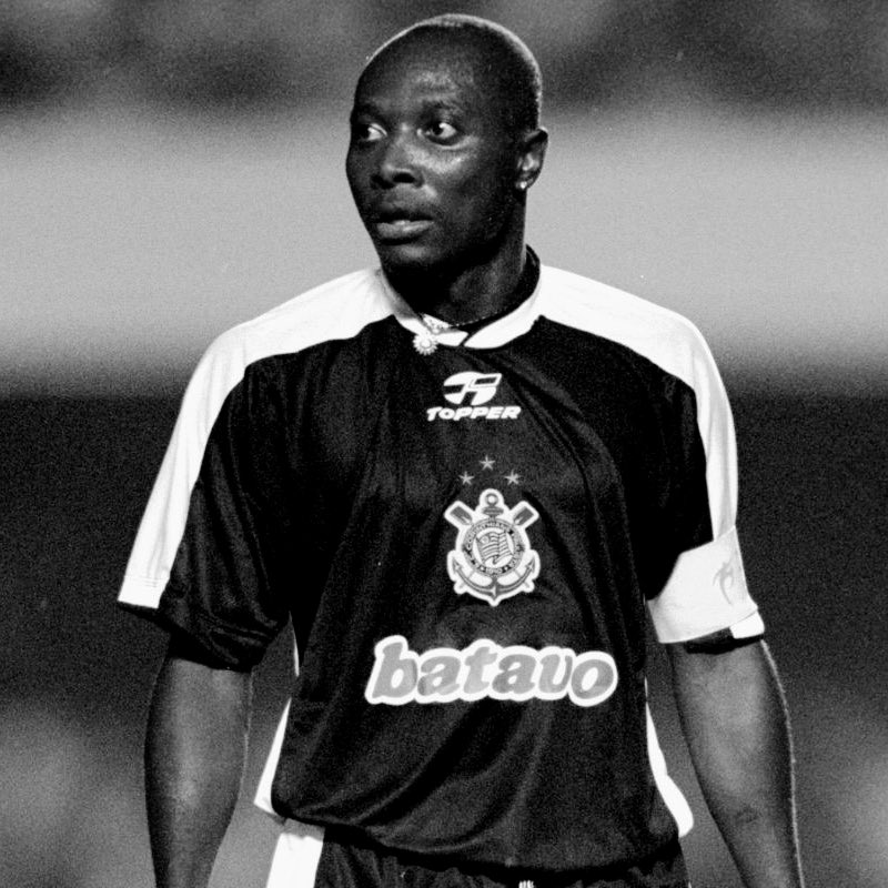 _sccpnews's tweet photo. Hoje nos despedimos de você, Freddy.

Mas com toda certeza que hoje o céu ganha mais uma estrela, afinal, você nasceu destinado a brilhar, dentro e fora das quatro linhas.

Obrigado por tudo, capitão. Você estará eternamente em nossos corações. 🖤🥀 https://t.co/fDrTM8t4DZ