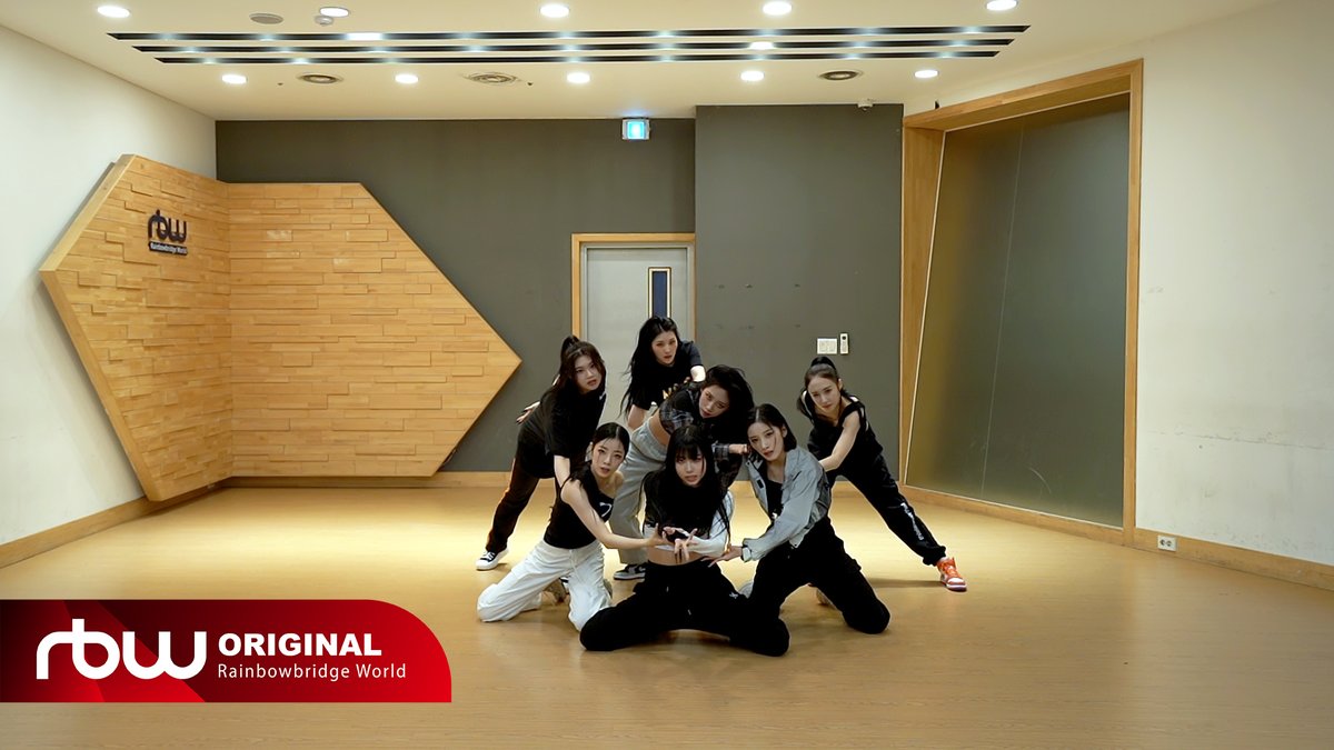 CHOlREH's tweet photo. ▎ #이레의_하루! 🐿

For PLORY(s) who would like to try dancing to our [Intro: Illusion], Purple Kiss has provided you with a dance practice video for you to follow along! ✰

✦ ︰https://t.co/27b3BLOgnO https://t.co/ktzQLtCowo
