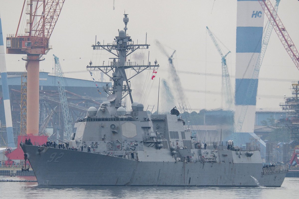 StraitsSights's tweet photo. USS Momsen (DDG-92), US Navy, Transits the Johor Strait.
@WarshipCam
@supbrow
#USNAVY #Usn #USSMomsen #USSMomsenDDG92 #DDG92 #Navy #Warship #FlightIIA #ArleighBurkeClass #DDG https://t.co/wh96WutNHv