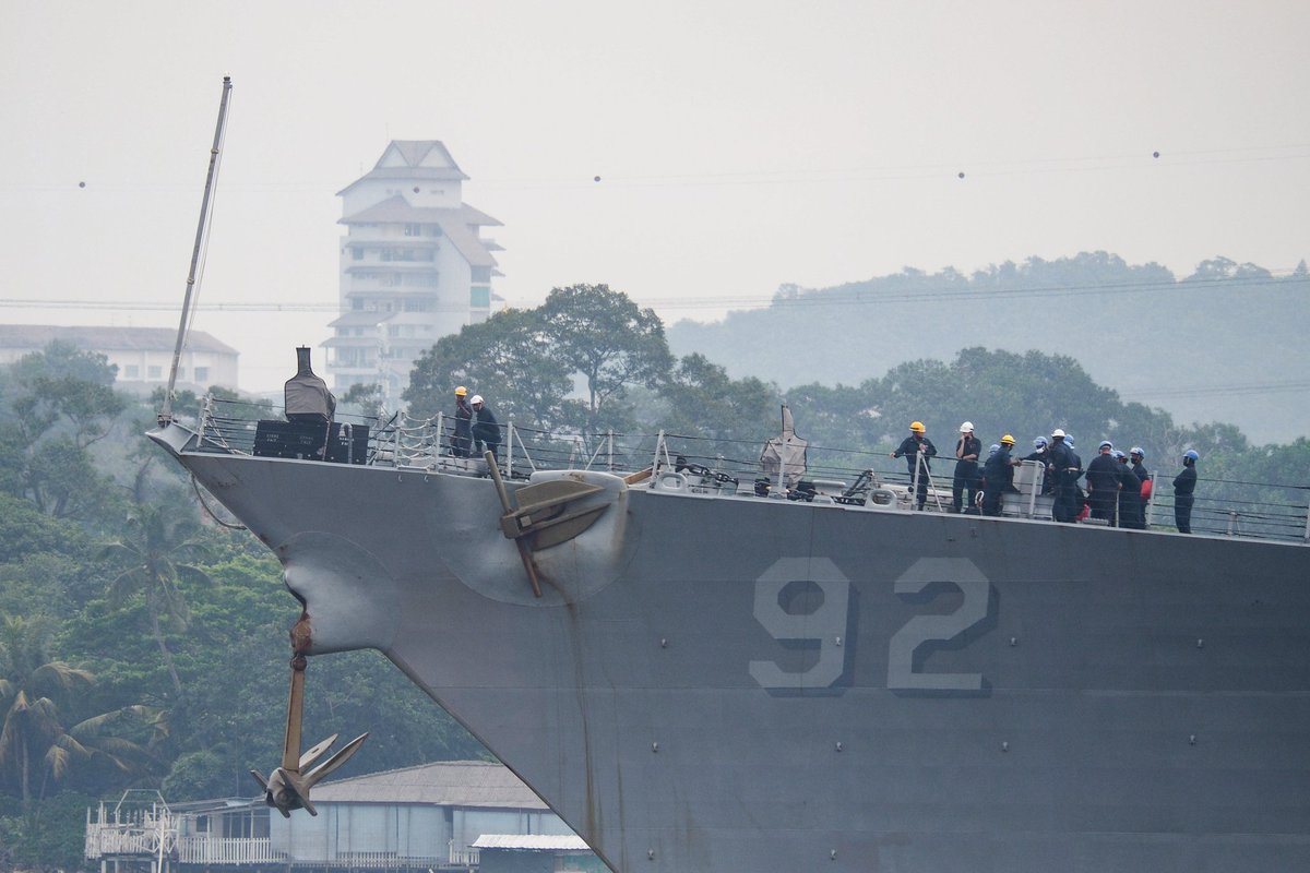 StraitsSights's tweet photo. USS Momsen (DDG-92), US Navy, Transits the Johor Strait.
@WarshipCam
@supbrow
#USNAVY #Usn #USSMomsen #USSMomsenDDG92 #DDG92 #Navy #Warship #FlightIIA #ArleighBurkeClass #DDG https://t.co/wh96WutNHv