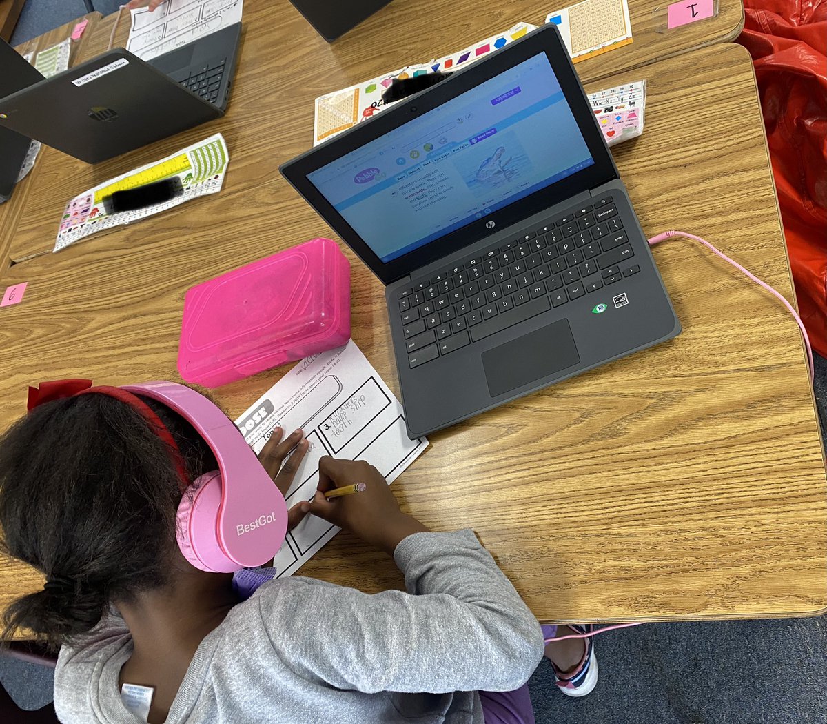 mscarey02's tweet photo. This week in first grade, we have been researching different reptiles and using new facts in our informational writing pieces! ✍️ 💻 https://t.co/KUWmo462sm