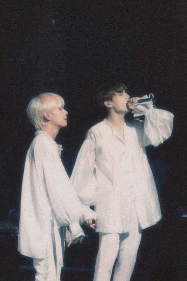 dailysoftTK's tweet photo. This pic of taekook looks ethereal https://t.co/ZCFg6jg1uA
