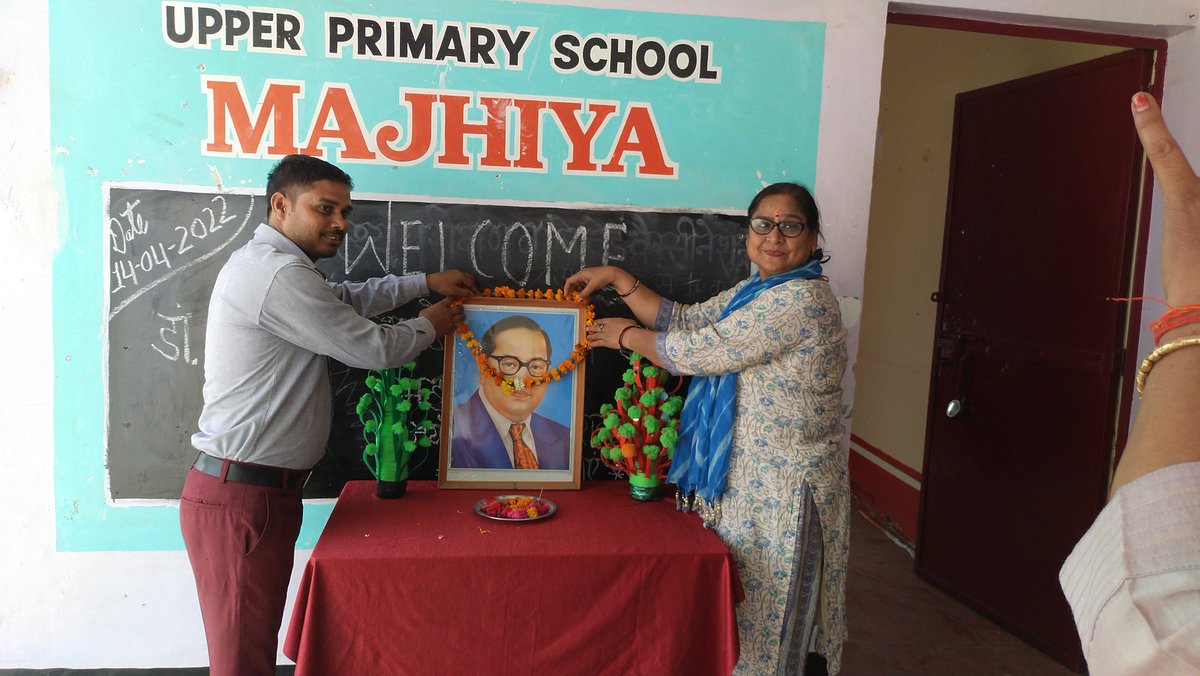 sagar_sahadev's tweet image. बाबा साहब डॉक्टर भीमराव अंबेडकर की जयंती के उपलक्ष में विकासखंड जगत क्षेत्र के उच्च प्राथमिक विद्यालय मझिया मैं आयोजित प्रोग्राम में एसएनसी अध्यक्ष की हैसियत से बाबा साहब के चित्र पर माल्यार्पण किया l उनके जीवन पर विस्तार से प्रकाश डाला l इस मौके पर विद्यालय के सभी शिक्षक मौजूद