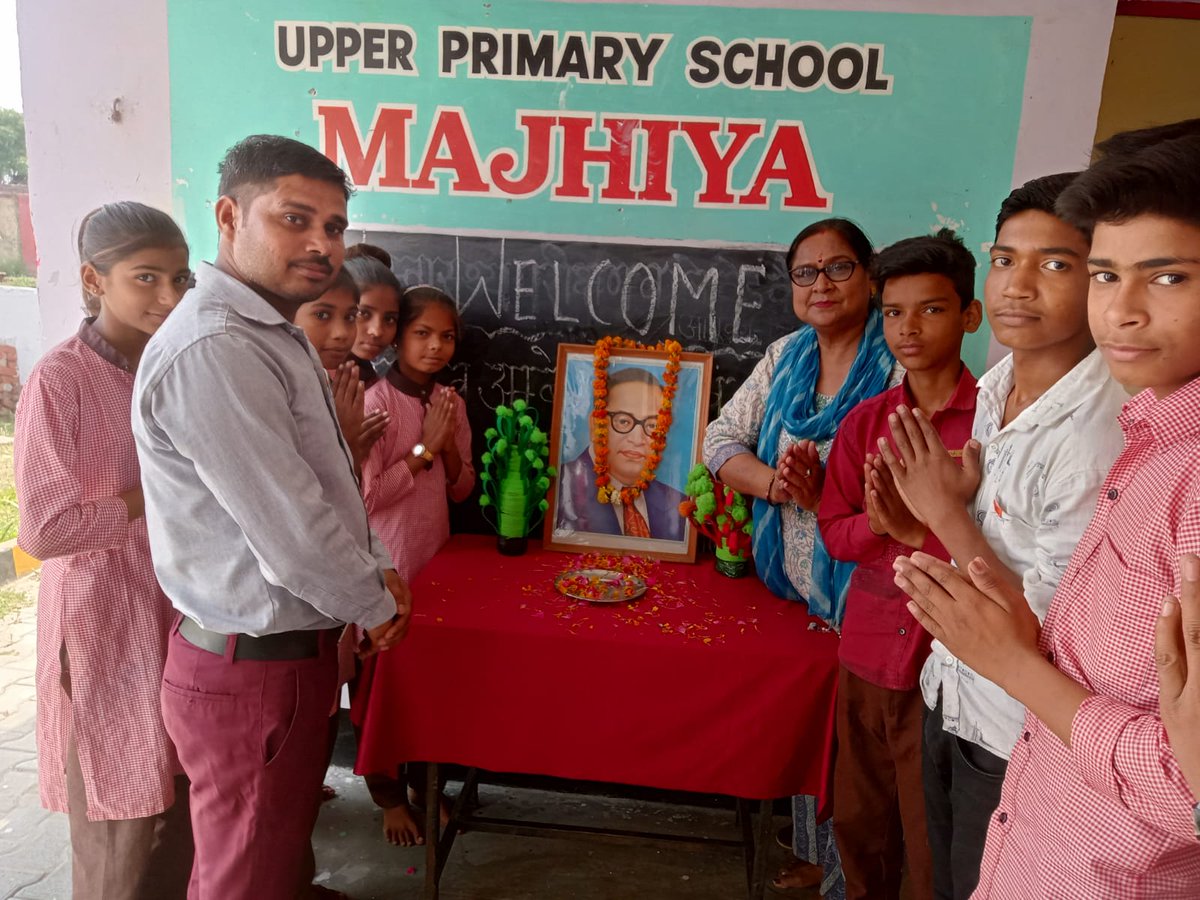 sagar_sahadev's tweet image. बाबा साहब डॉक्टर भीमराव अंबेडकर की जयंती के उपलक्ष में विकासखंड जगत क्षेत्र के उच्च प्राथमिक विद्यालय मझिया मैं आयोजित प्रोग्राम में एसएनसी अध्यक्ष की हैसियत से बाबा साहब के चित्र पर माल्यार्पण किया l उनके जीवन पर विस्तार से प्रकाश डाला l इस मौके पर विद्यालय के सभी शिक्षक मौजूद