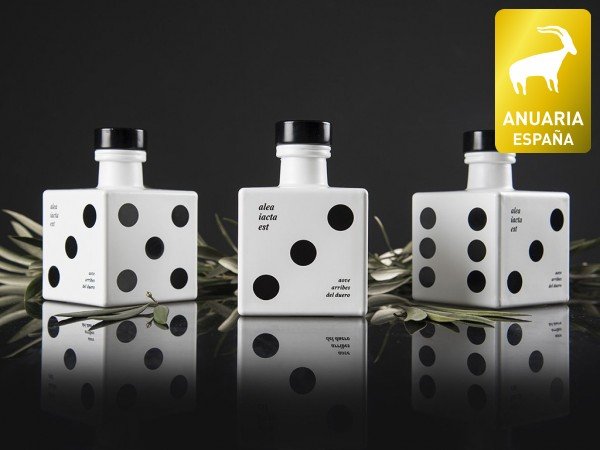 #premiosANUARIA Alea iacta est - SELECCIÓN ANUARIA al mejor #packaging por <a href="/JaviGardunoEdD/">Javier Garduño EdD</a> veredictas.com/show/javigardu…
<a href="/di_mad/">DIMAD</a>
<a href="/eidedesign/">EIDE</a>
<a href="/alabrent_mag/">alabrent</a>
<a href="/elpublicistacom/">El Publicista</a>
<a href="/Grafica_Online/">Rosa Arza</a>
<a href="/IPMARK/">IPMARK</a>
<a href="/ViscomUp/">ViscomUp Magazine</a>
<a href="/conradogajate/">Conrado Gajate</a>