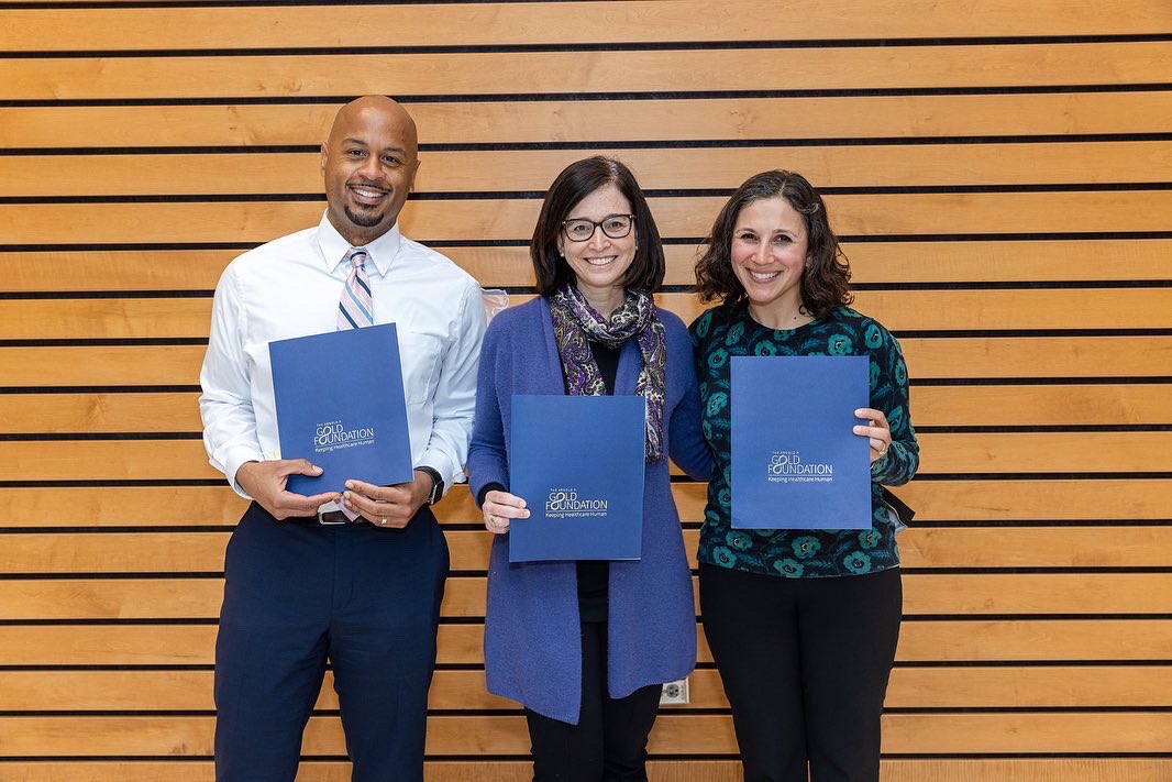 DrChildsMD's tweet photo. Highlight of the week: Being one of the faculty inductees for the Gold Humanism Honor Society chapter at @PennMedicine. Thankful for the recognition and proud to serve the community of West Philadelphia 👍🏿 https://t.co/xHciz4qnvH