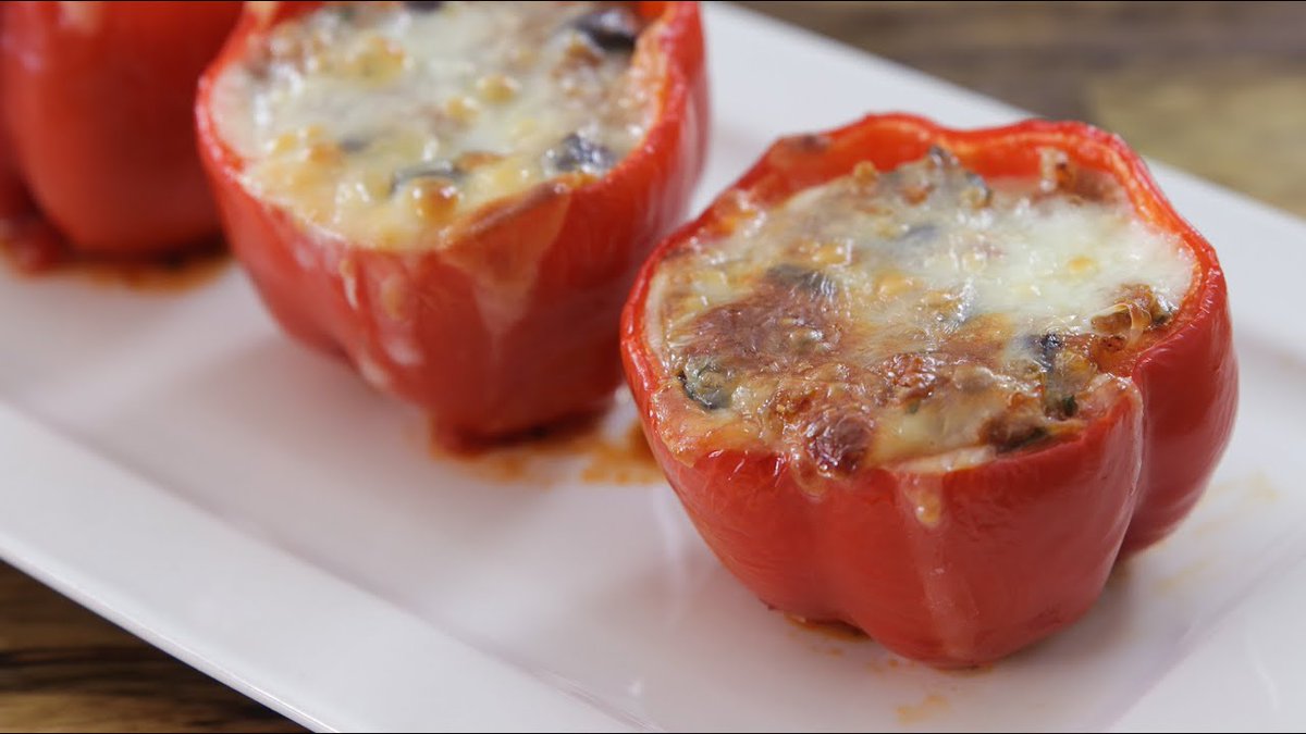 Foodality2's tweet photo. 🫑 Vegetarian Stuffed Peppers Recipe

#vegetarian #vegetarianfood #foodality #homecooking  #vegetarianrecipes #stuffedpeppers #blackbeans #Quinoa #dinnerrecipes #lucnhideas

https://t.co/t5R5FzLhIE https://t.co/03FRFAIUez
