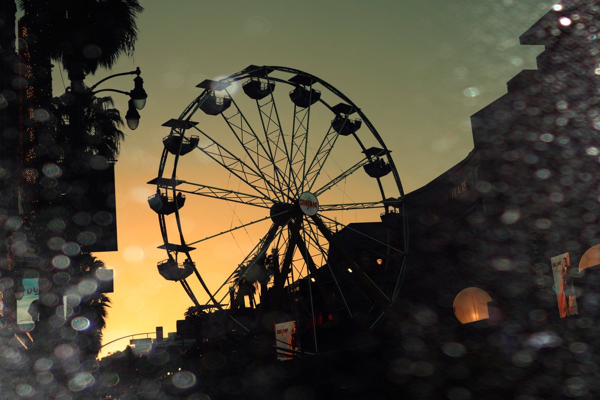 Salty_Views's tweet photo. Salty View #42: Ferris Wheel
.
Hollywood, California. United States
.
#NFT #NFTs #Opensea #photography #silhouette #travelphotography #travelblogger #travel #Hollywood #sunset #city #urban #losangeles #art #ferriswheel #entertainment https://t.co/KUdDLZKFxj