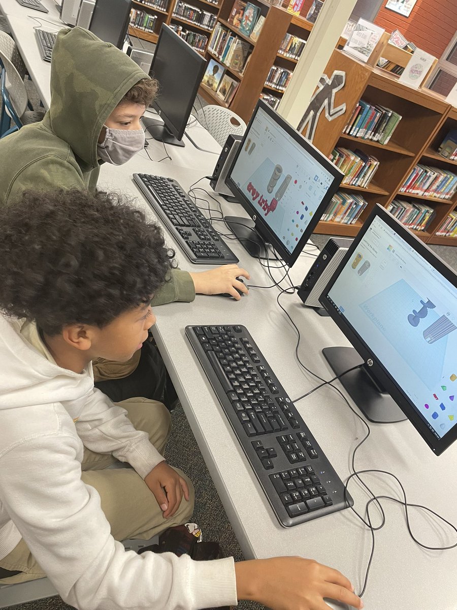 kmsMsDkms's tweet image. Krueger Middle 6th graders designing and creating- bring on the 3- D printer! #rootedkrueger @KMSSci @NEISD @PRINCIPALRUBIO @KMSFamilyKMS @APMikeMorgan