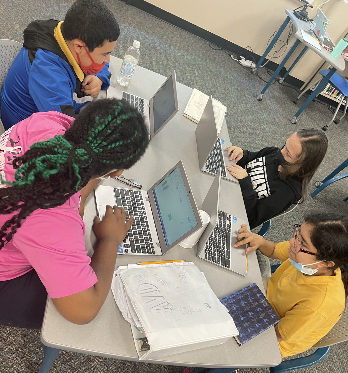 kmsMsDkms's tweet image. Krueger Middle 6th graders designing and creating- bring on the 3- D printer! #rootedkrueger @KMSSci @NEISD @PRINCIPALRUBIO @KMSFamilyKMS @APMikeMorgan