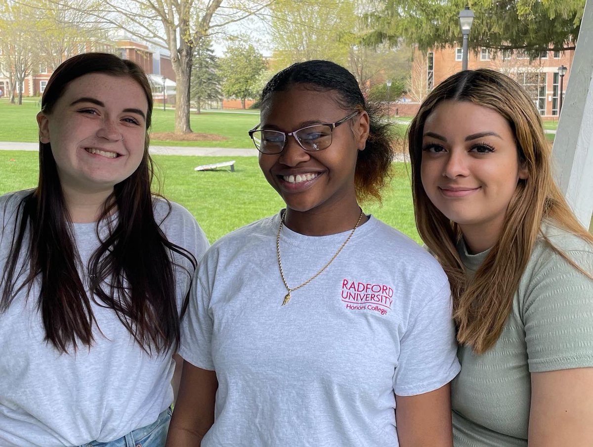 RadfordHonors's tweet image. Great to see all of these sophomores and seniors at the BBQ tonight! Great weather, great food, and great community.