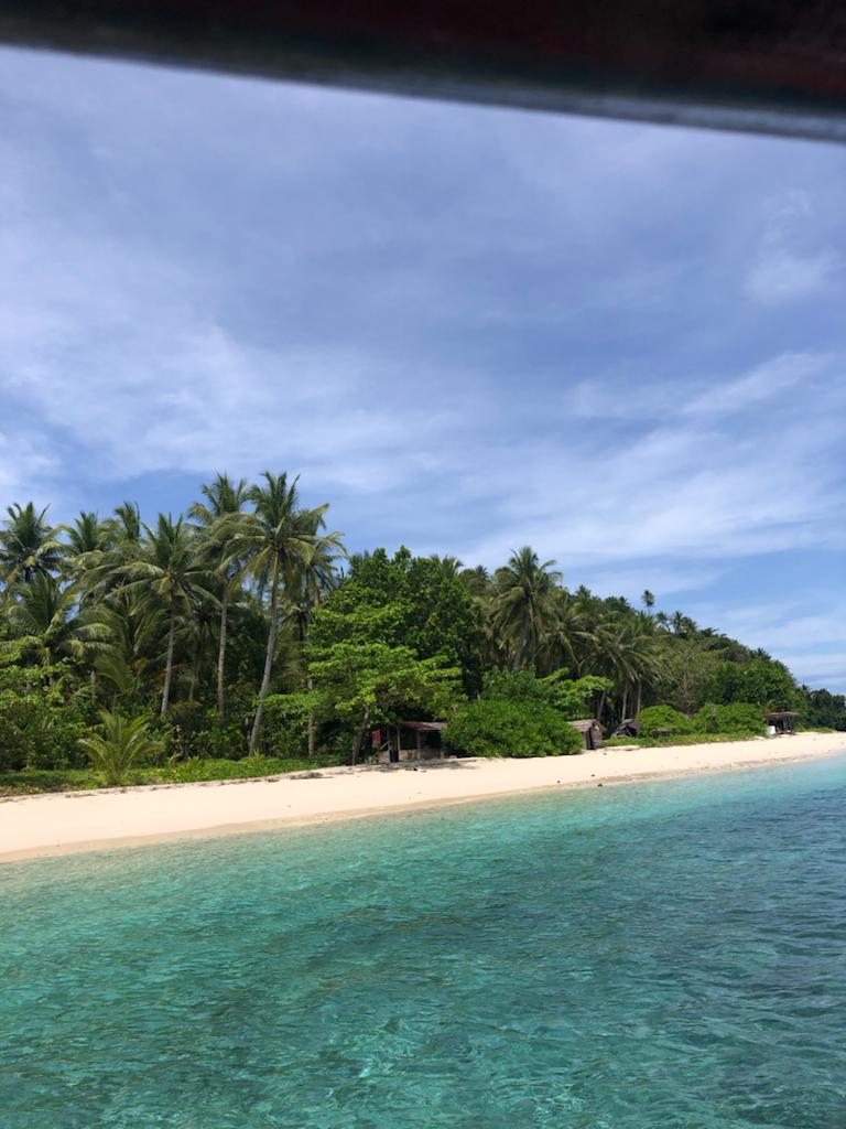Tribun_Manado's tweet photo. Keindahan pantai dan pemandangan bawah laut Desa Para Lelle di Sangihe, Sulawesi Utara .
https://t.co/Yx6ZDyVlZV.
via @Tribun_Manado
#infowisataindonesiatimur #InfoPantai #pantaipasirputih #BapontarSangihe #bapontarsulut #bapontarmanado #backpackerindonesia https://t.co/R8LYwKPiXD
